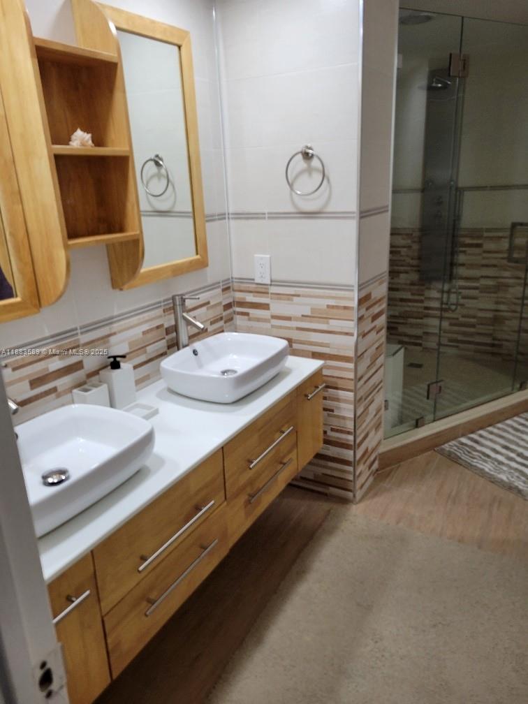 PLAZA TOWERS NORTH CONDO - Residential Lease