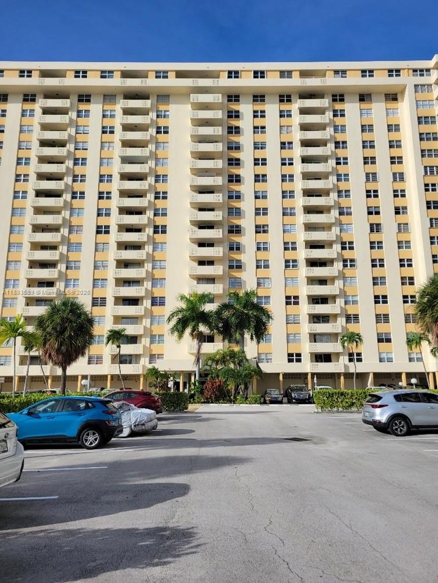 Well kept 2/2,nicely design, fully furnished. No carpet. Remodeled master and guest bathrooms, never appliances.
Just across from Ocean Park. Close to shopping and entertaining. Entire complex fenced and secured. 
Great amenities including heated pool, gym etc.