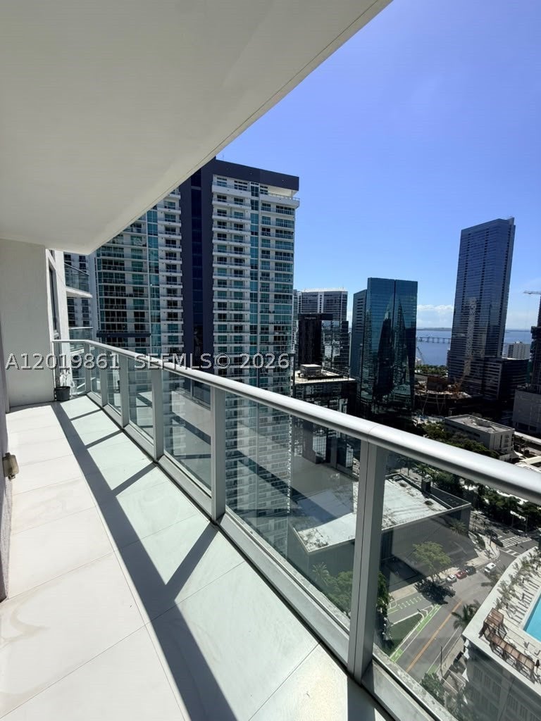 1100 S MIAMI AV 3302