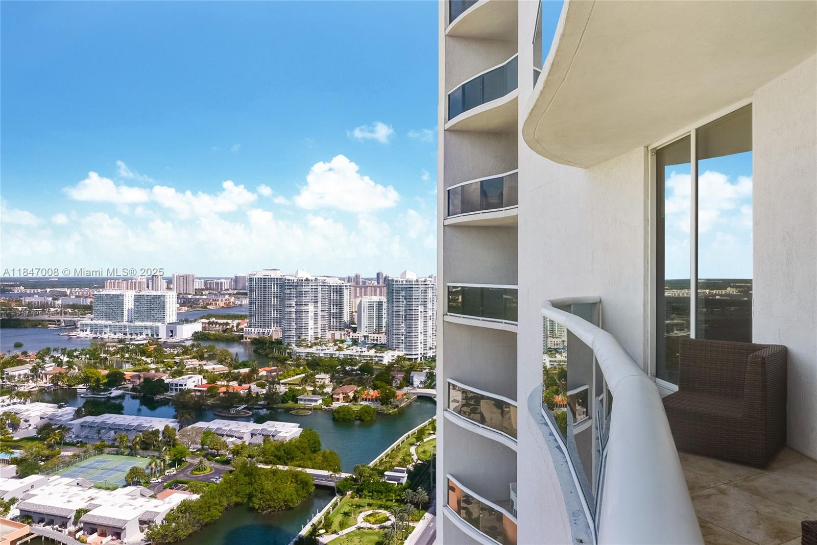15901 Collins Ave 2805