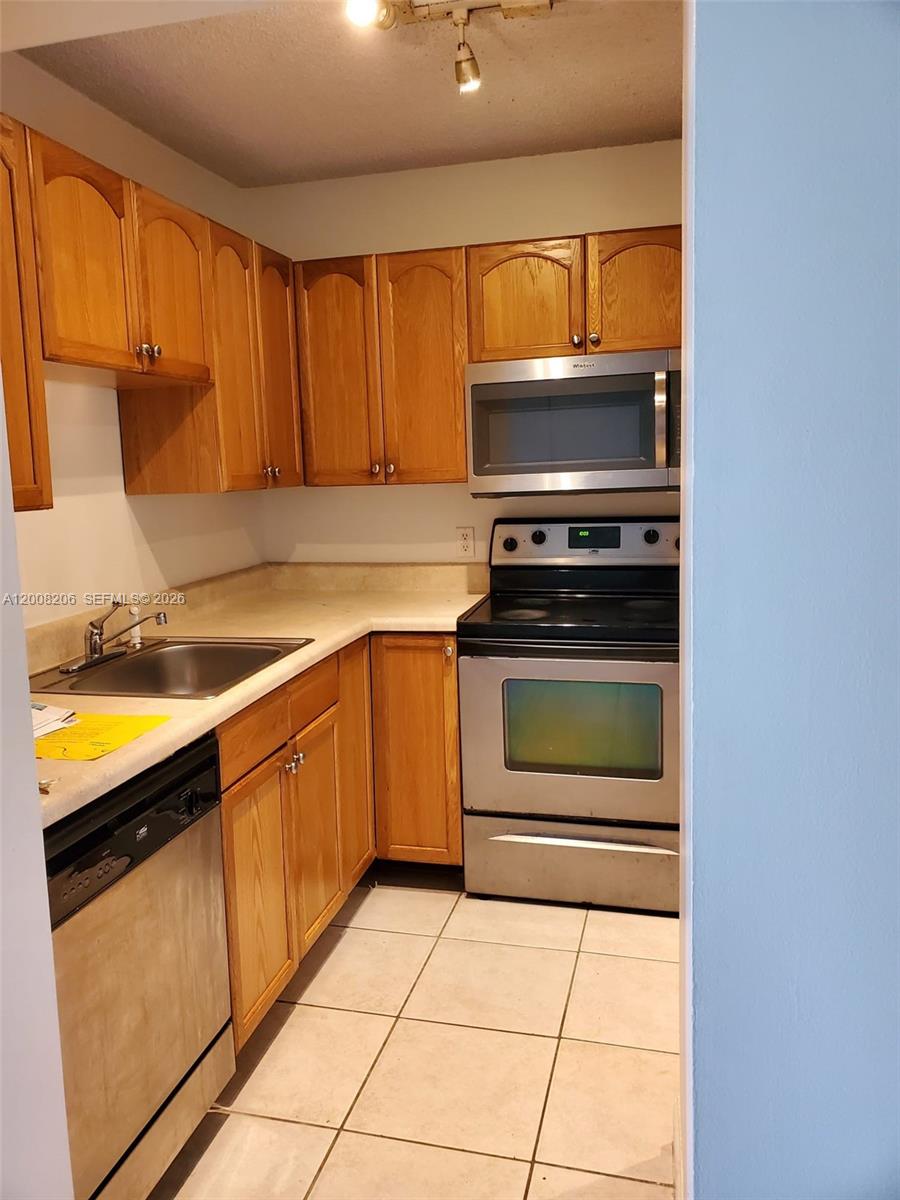 NAPOLI GARDENS AT CORAL S - Residential