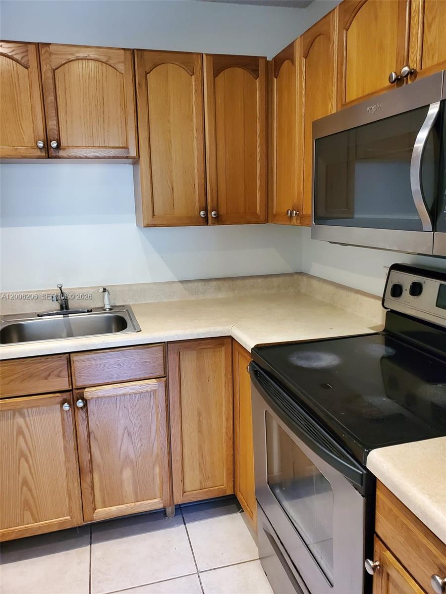 NAPOLI GARDENS AT CORAL S - Residential