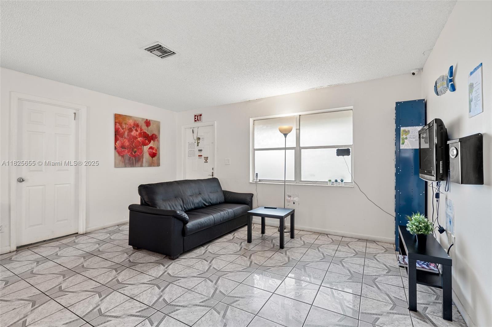 1112 NE 5th Ave, Fort Lauderdale, FL, 33304/$890,000 2 1112 NE 5th Ave