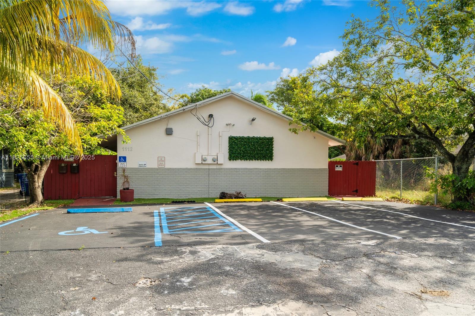 Seize a rare chance to own a duplex with two large units, each featuring four bedrooms and two bathrooms. Located minutes from Las Olas Boulevard, Fort Lauderdale-Hollywood Airport, The Galleria, Port Everglades, and Bonnet House, it offers prime access and vibrant appeal.
For $990,000, acquire both the duplex and its thriving hostel business. This value-add gem suits savvy investors eyeing Fort Lauderdale’s hot market. Strategic upgrades or repositioning can boost rental income or unlock new revenue streams.