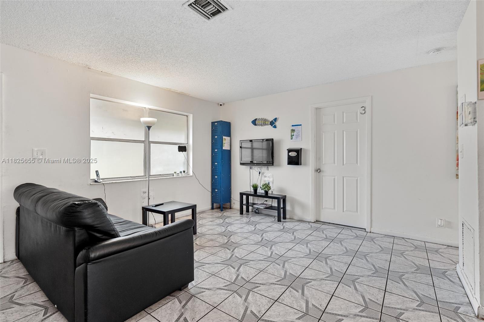 1112 NE 5th Ave, Fort Lauderdale, FL, 33304/$890,000 3 1112 NE 5th Ave