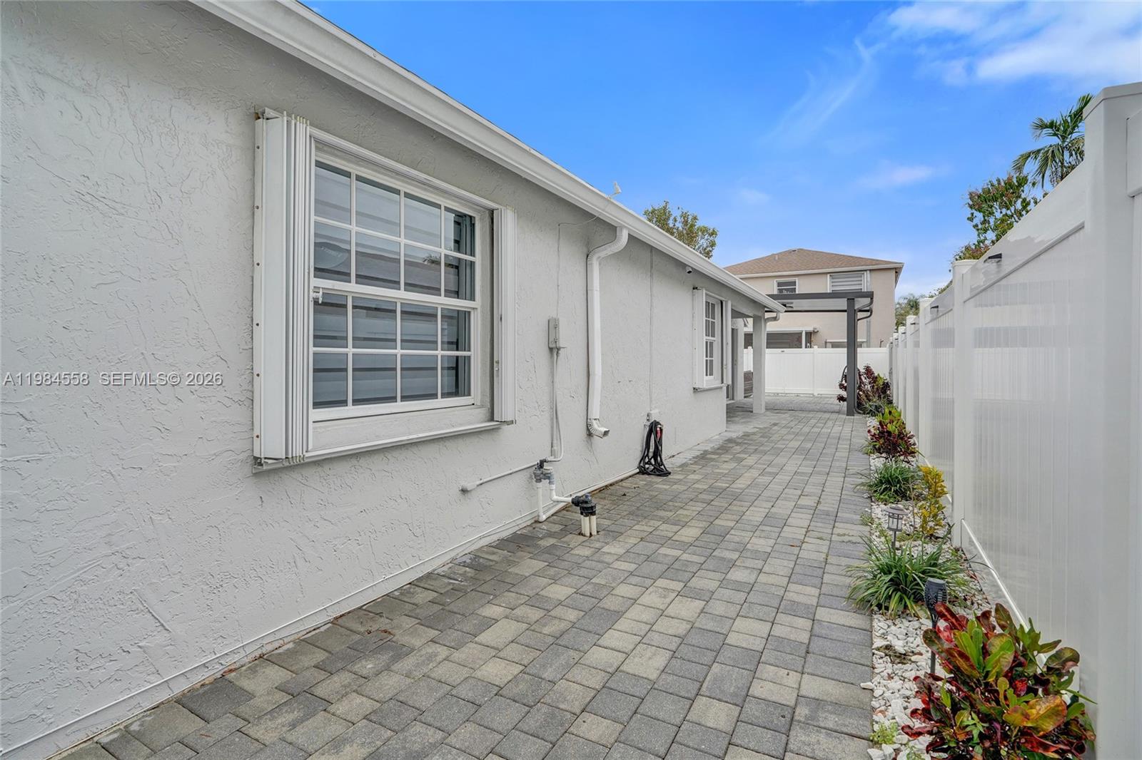 PEMBROKE LAKES SECTION EI - Residential Lease