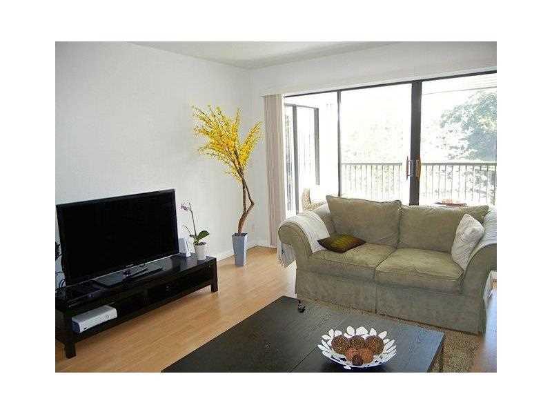 Beautiful and large 2/2 unit with a lake view! Washer and dryer. Complex has great amenities, water and cable included in the maintenance fee. Located in a Great area, with A+ school. Don't miss this opportunity!
