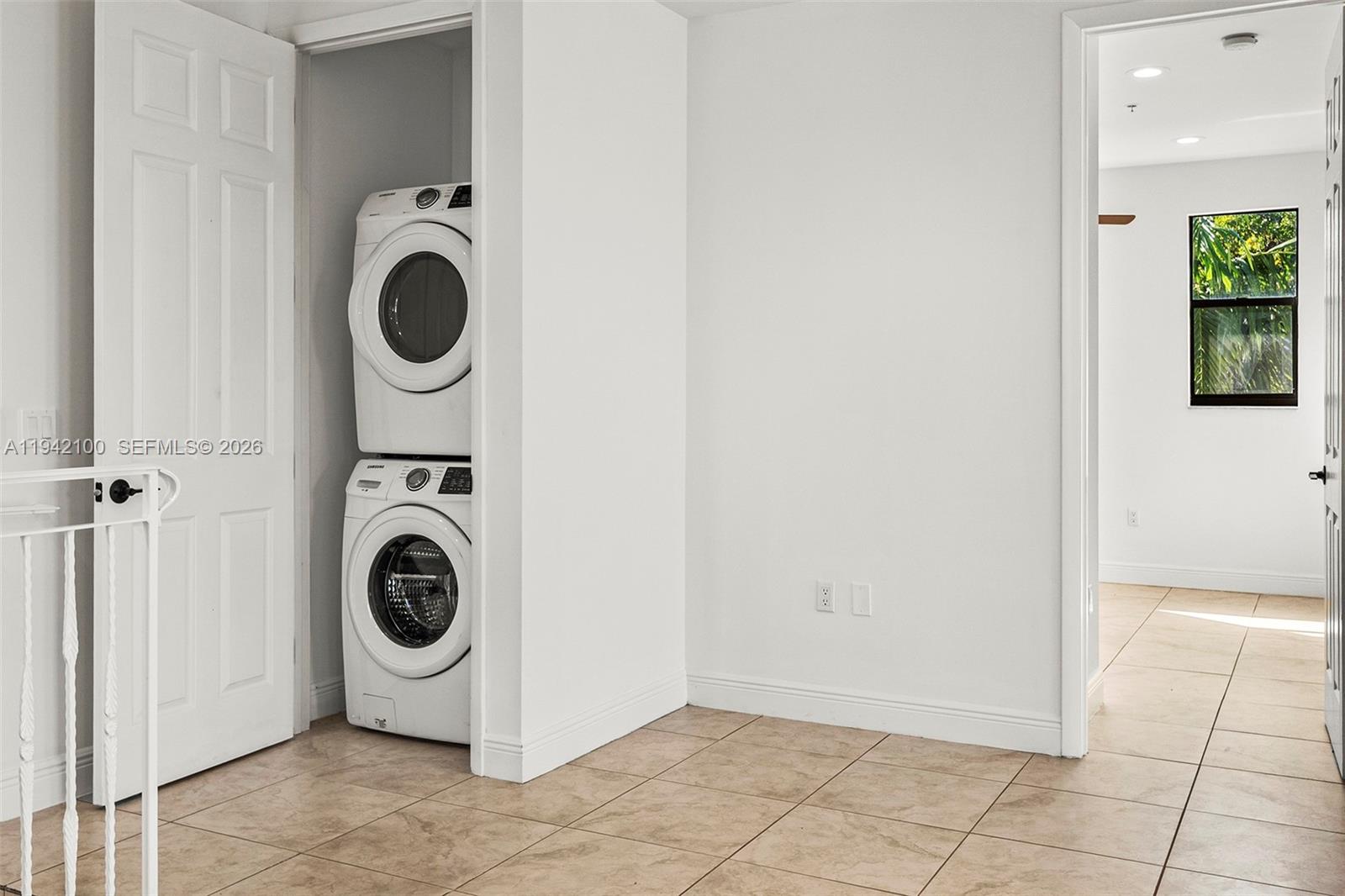 THOMAS ESTATES - Residential Lease