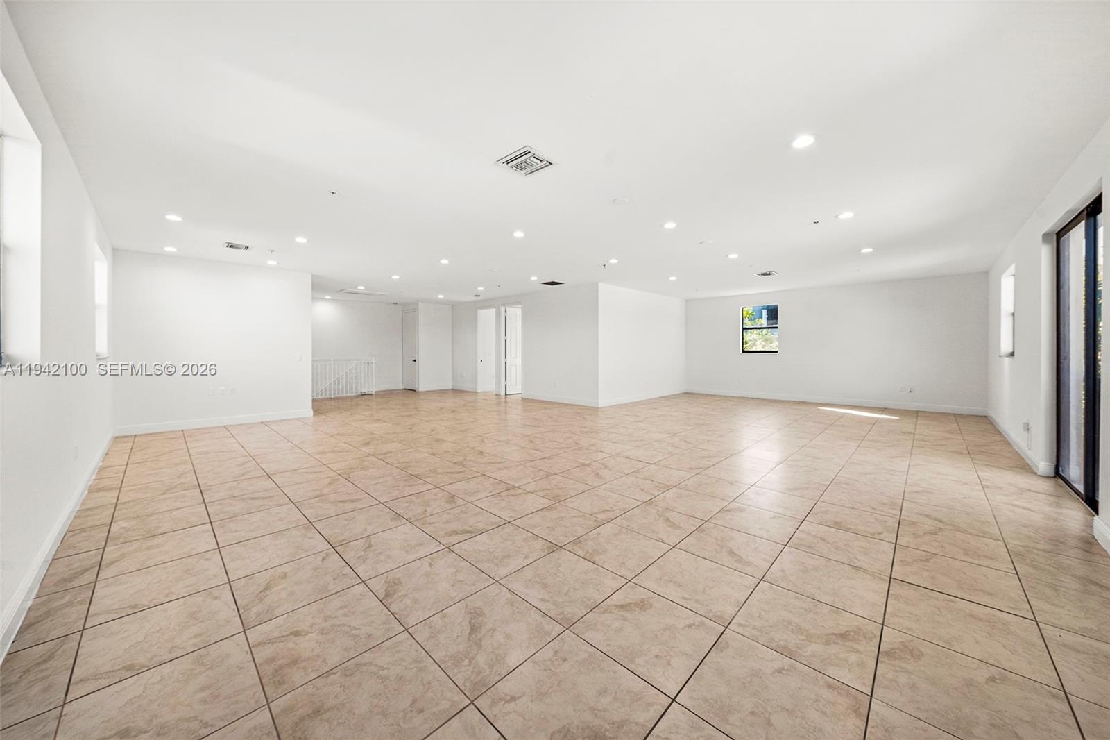 THOMAS ESTATES - Residential Lease