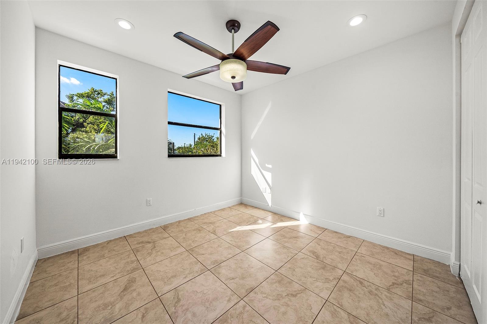 THOMAS ESTATES - Residential Lease