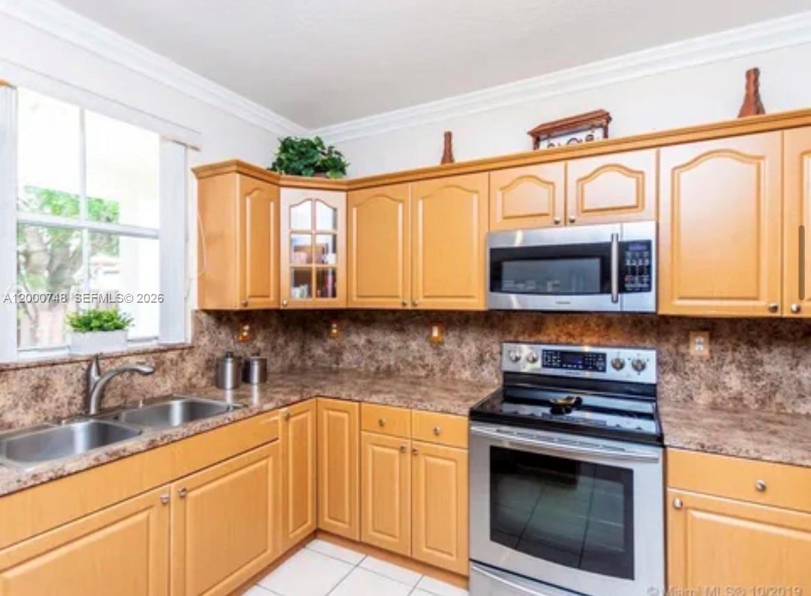 SPANISH LAKES 2ND ADDN - Residential