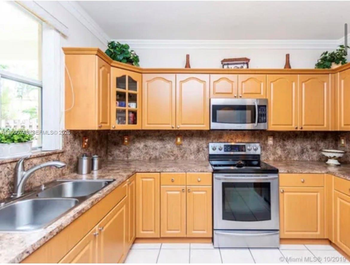 SPANISH LAKES 2ND ADDN - Residential