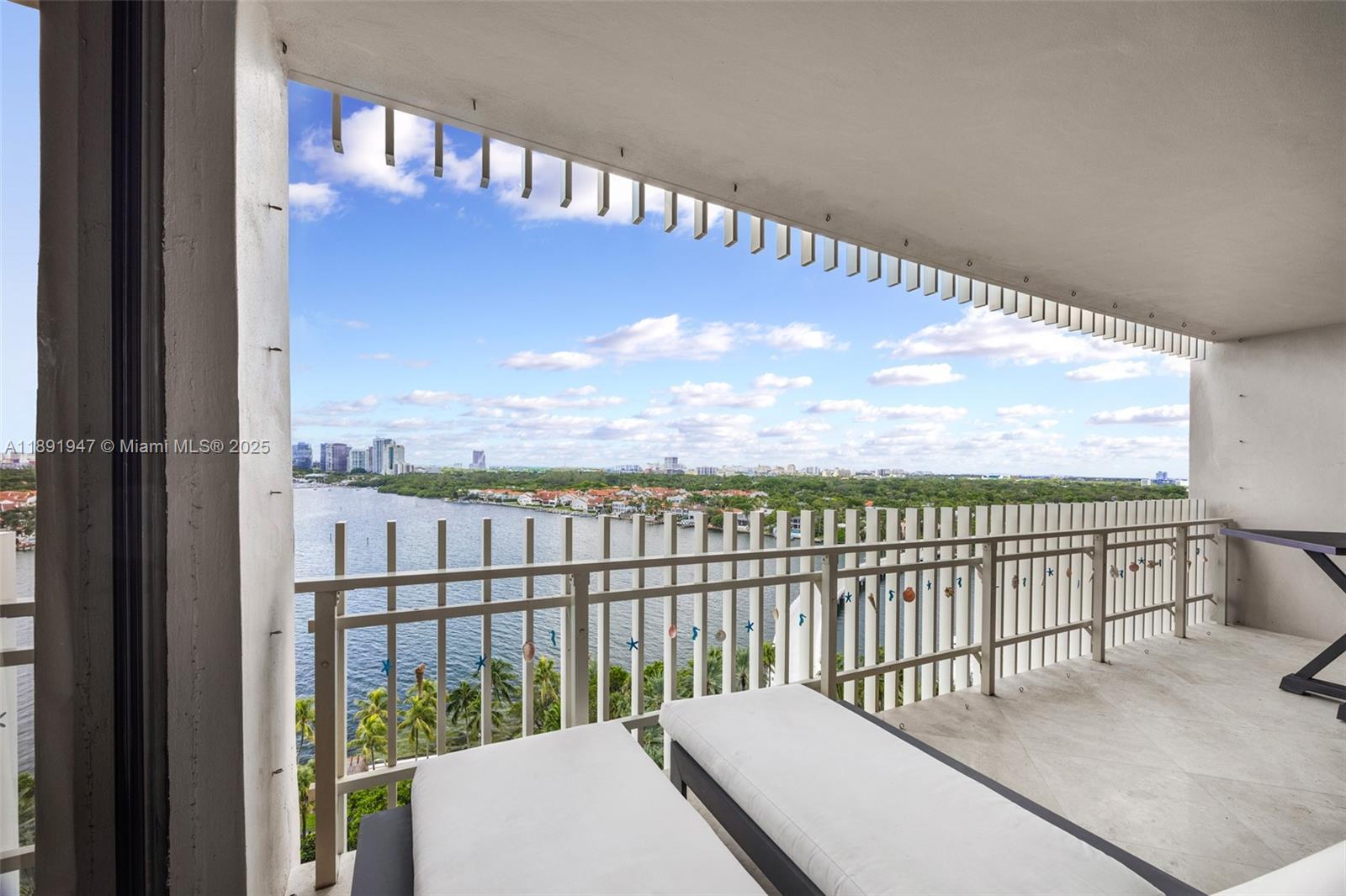 1 Grove Isle Dr A1508