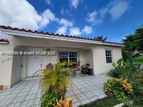 Rental Property at 2141 Biarritz Dr 4, Miami Beach, Miami-Dade County, Florida - Bedrooms: 1 
Bathrooms: 1  - $1,900 MO.
