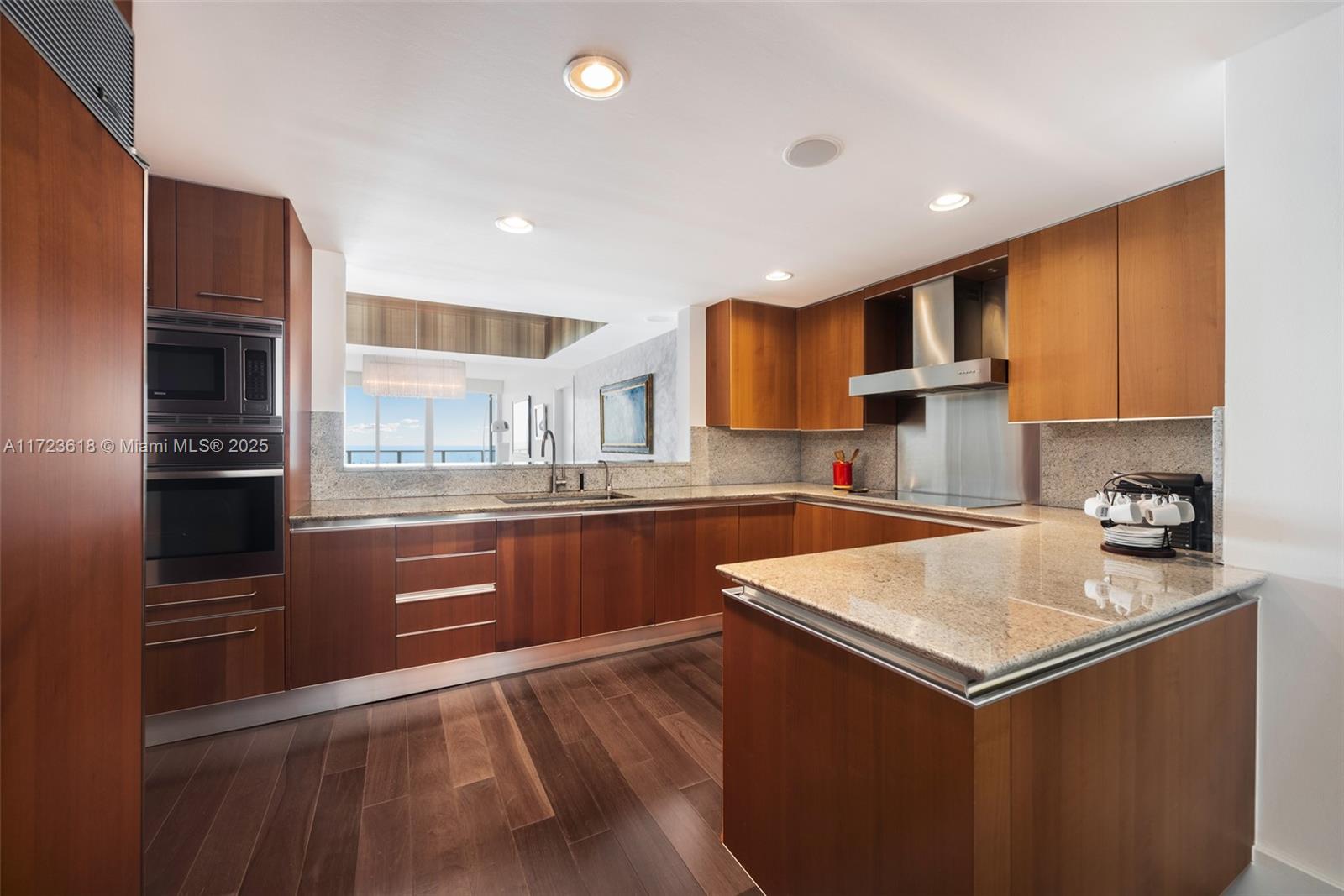 GROVENOR HOUSE CONDO - Residential