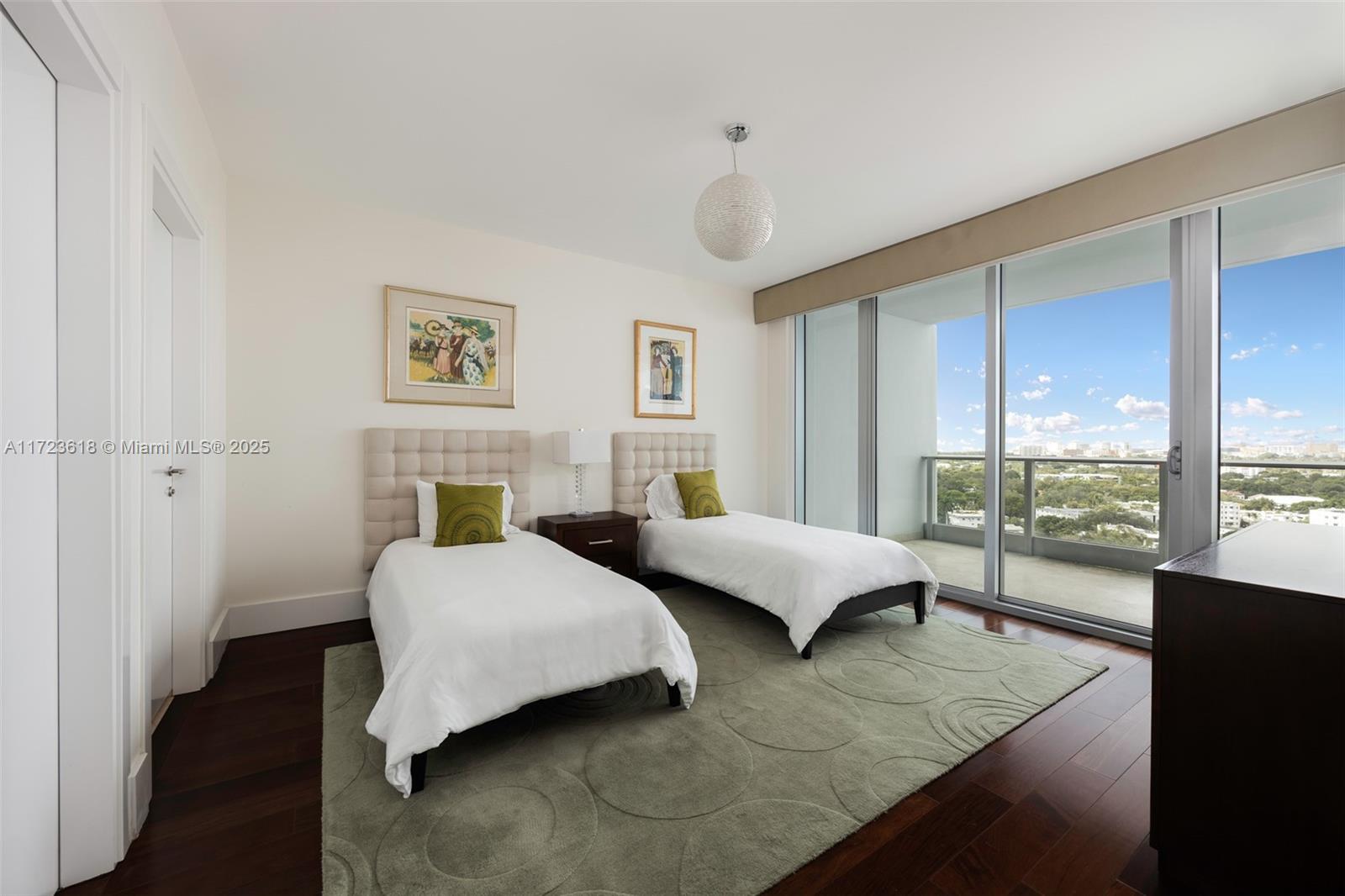 GROVENOR HOUSE CONDO - Residential