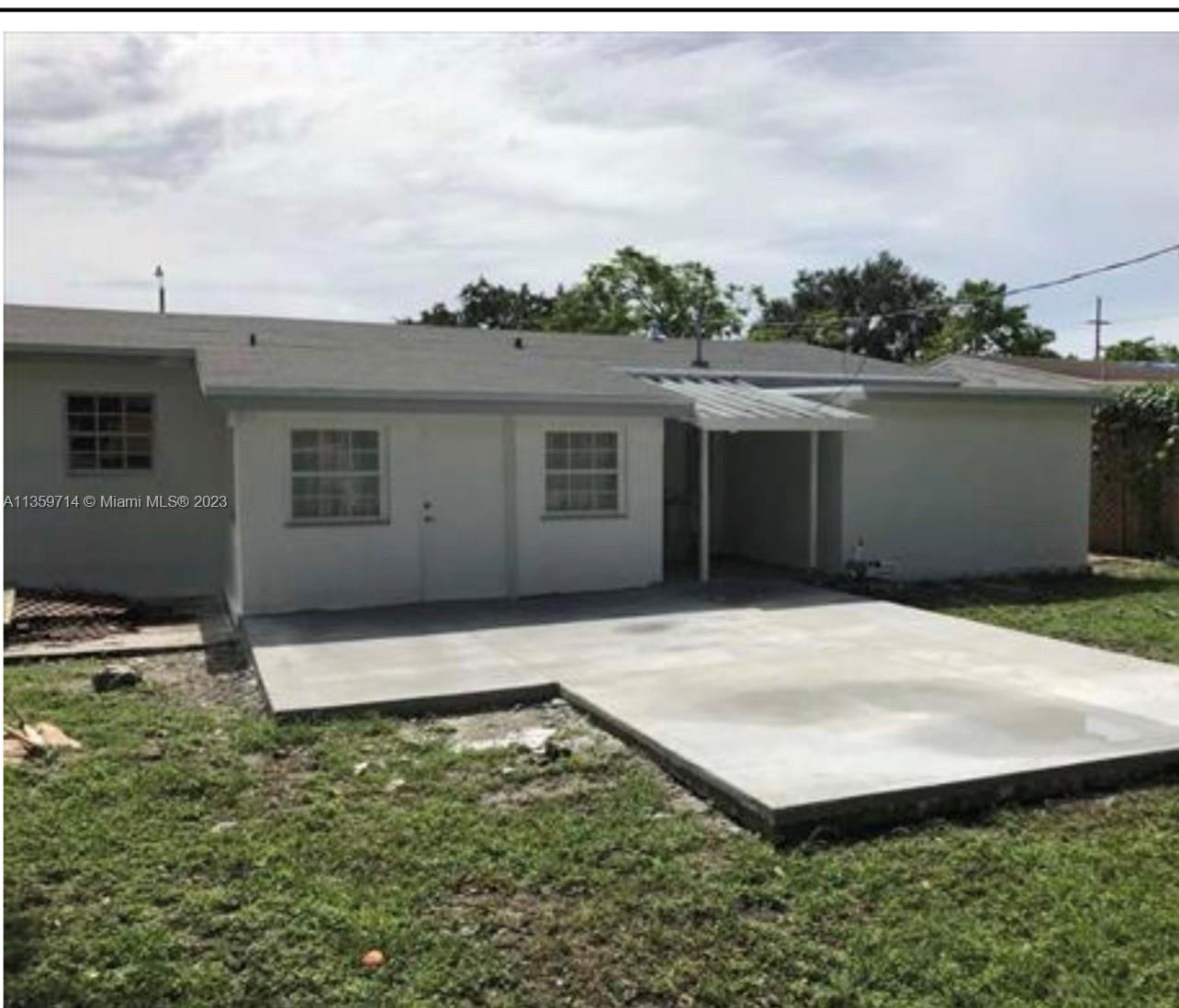 Photo 2 of 8 of 330 NW 56th Ave house