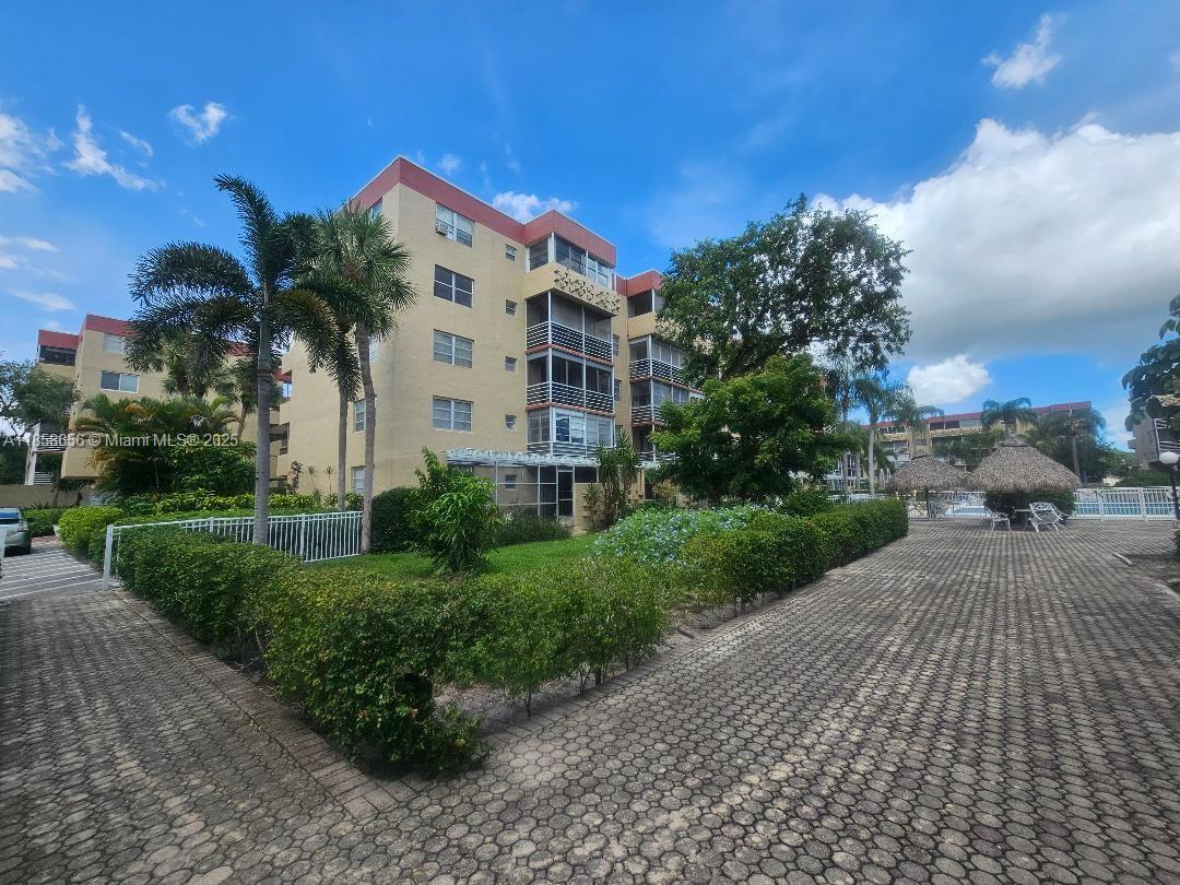 POLYNESIAN GARDENS CONDOM - Residential