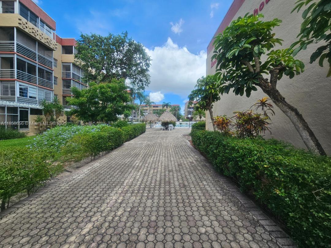 POLYNESIAN GARDENS CONDOM - Residential