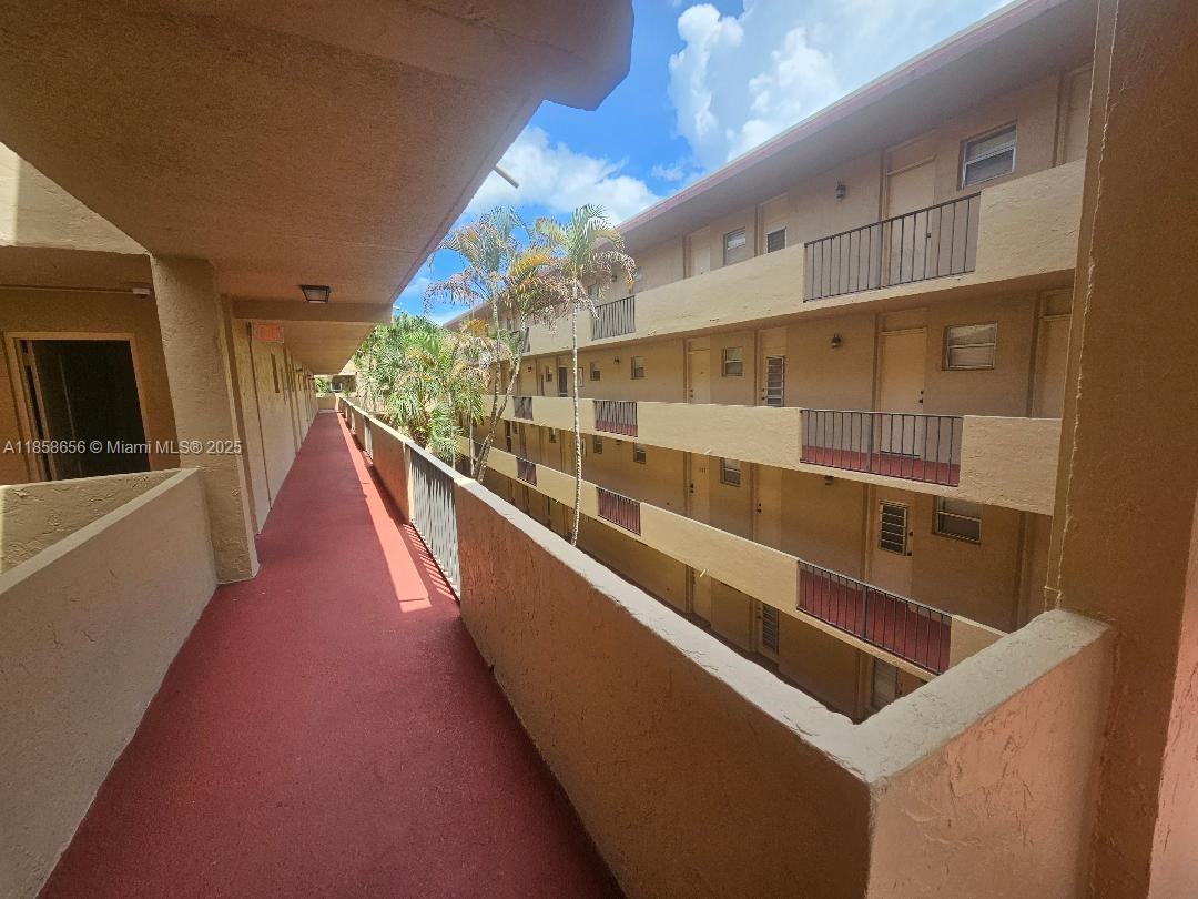 POLYNESIAN GARDENS CONDOM - Residential