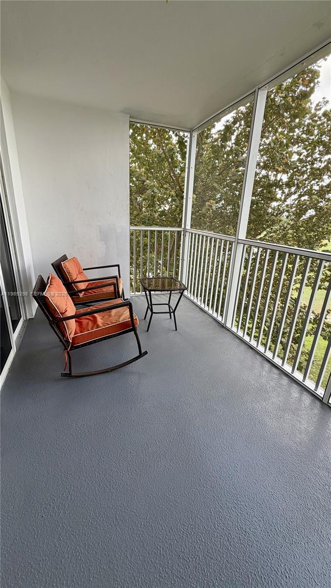 NO 22 PALM-AIRE COUNTRY C - Residential Lease