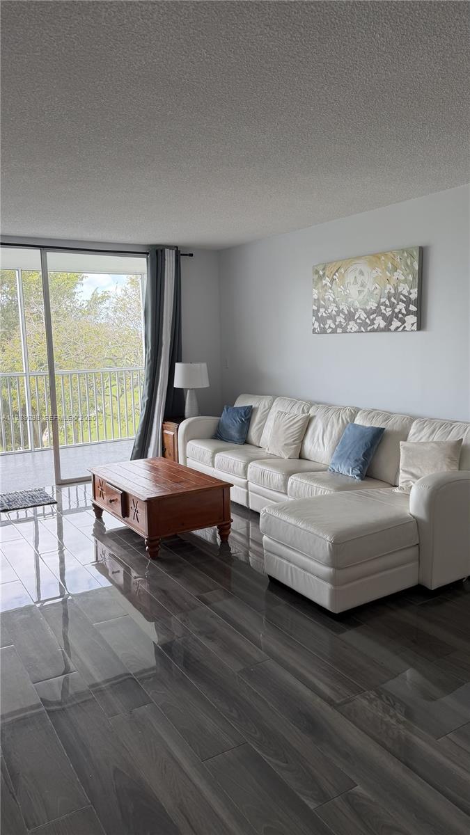 NO 22 PALM-AIRE COUNTRY C - Residential Lease