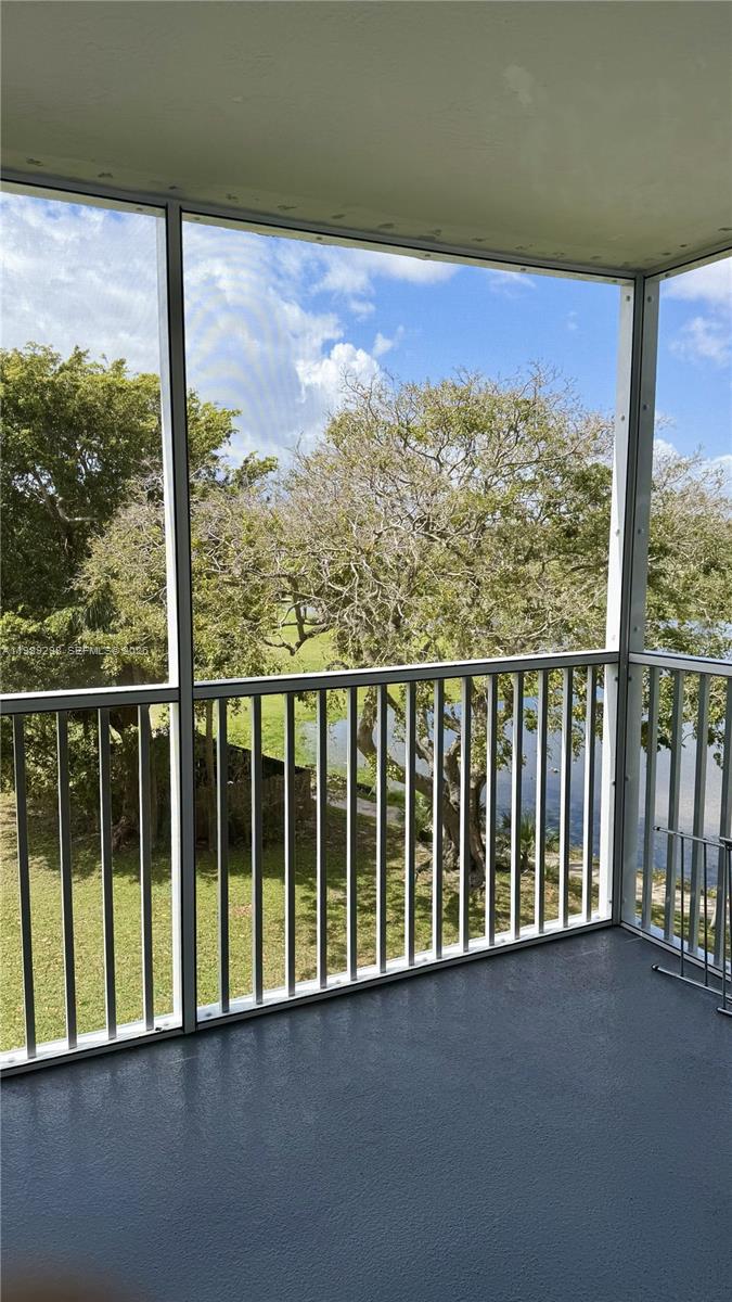 NO 22 PALM-AIRE COUNTRY C - Residential Lease