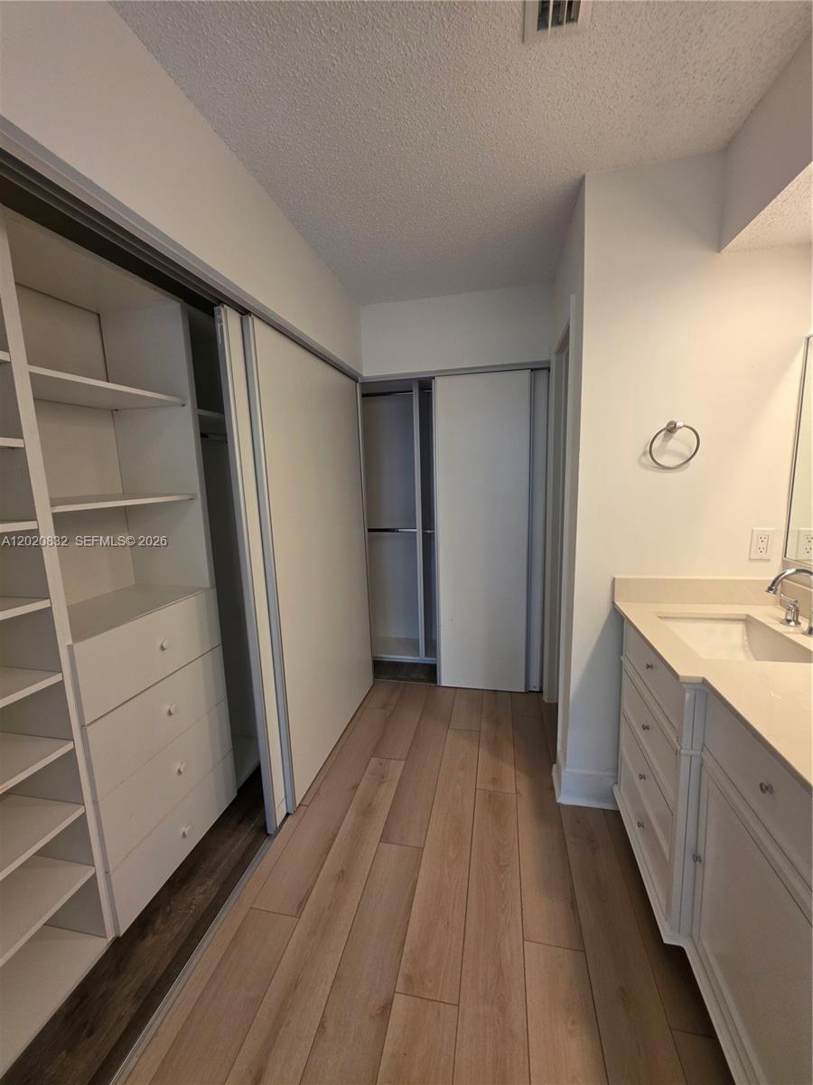 LAKES MEADOW VILG HOMES C - Residential