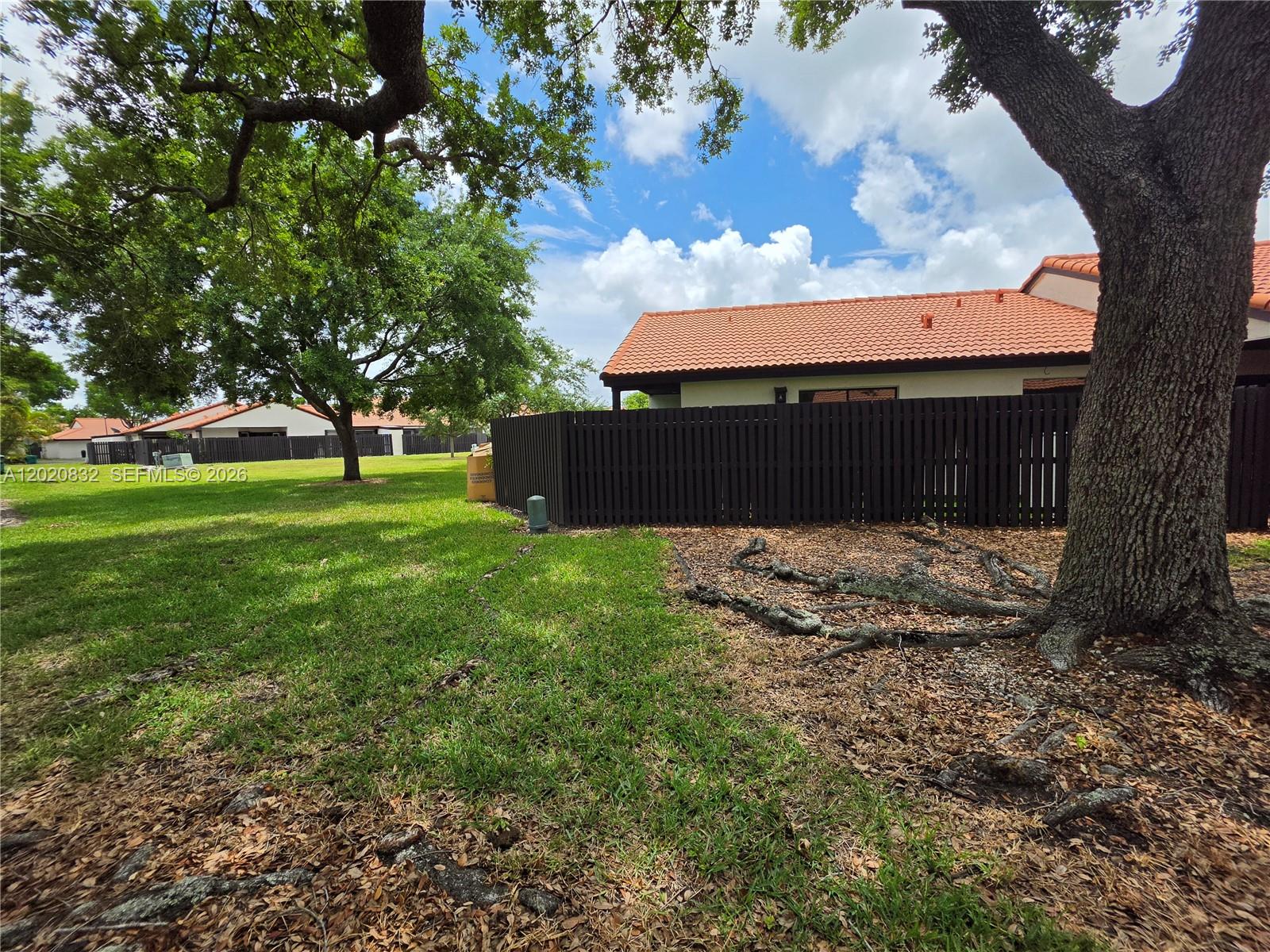 LAKES MEADOW VILG HOMES C - Residential