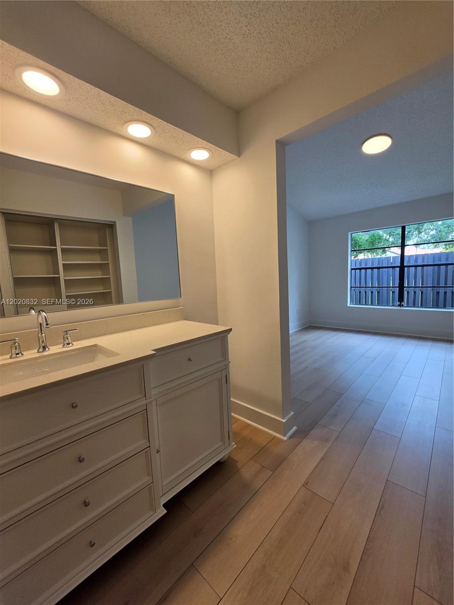 LAKES MEADOW VILG HOMES C - Residential