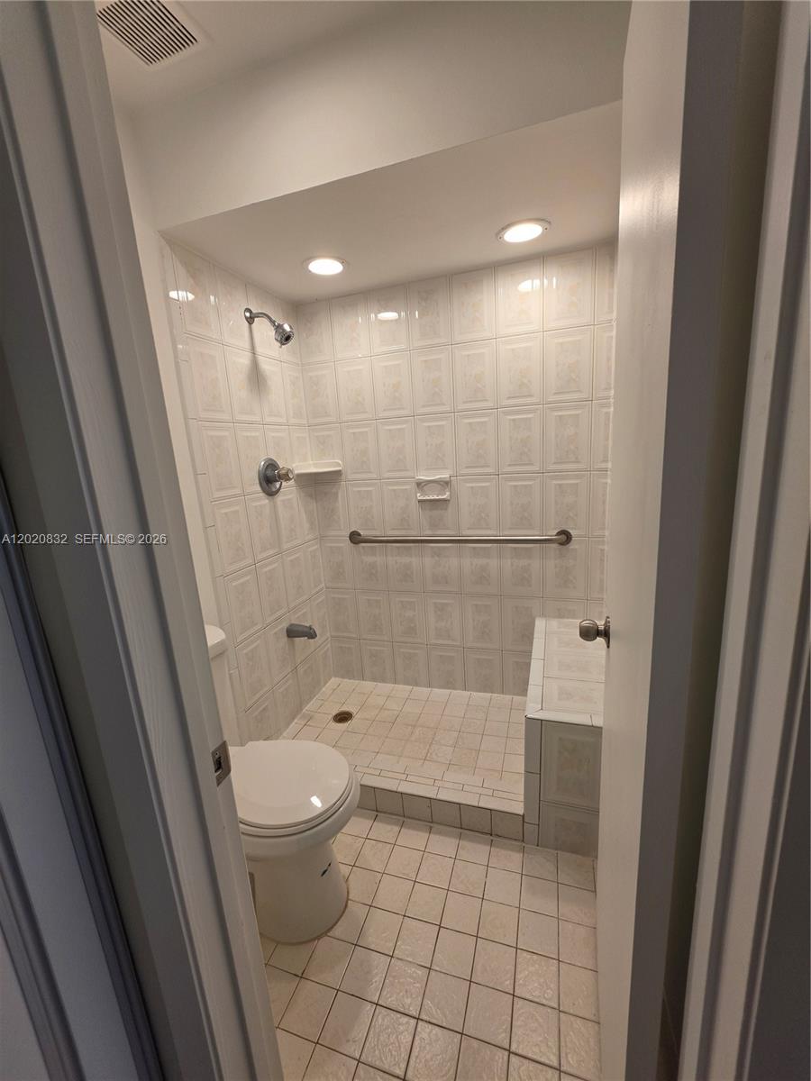 LAKES MEADOW VILG HOMES C - Residential