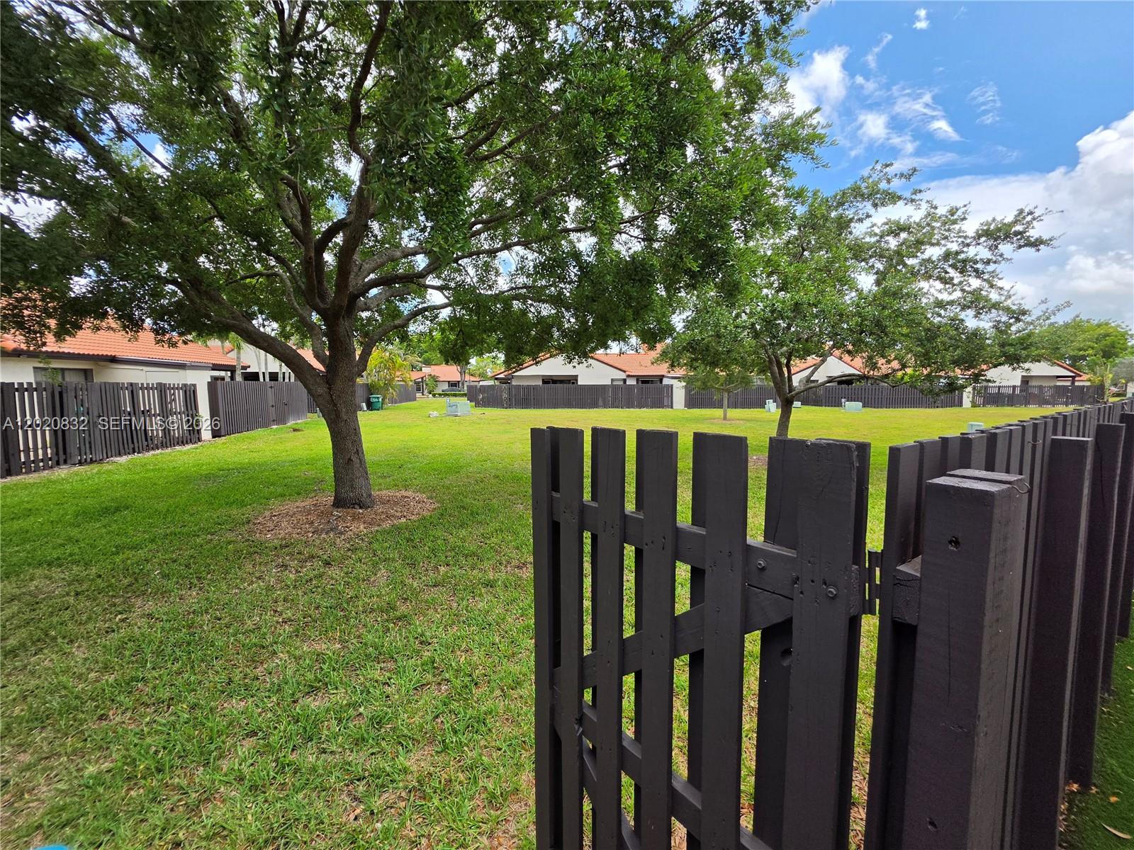 LAKES MEADOW VILG HOMES C - Residential