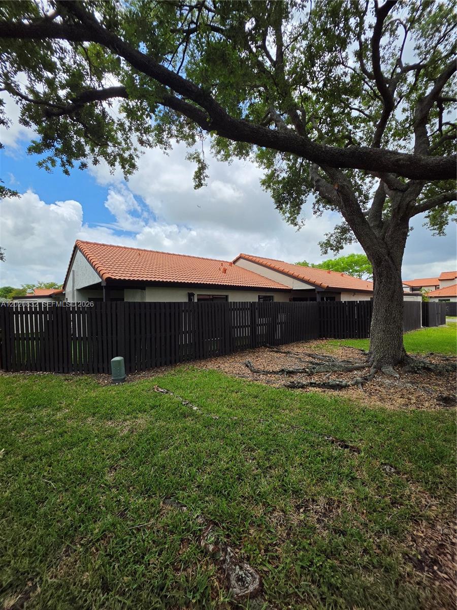 LAKES MEADOW VILG HOMES C - Residential