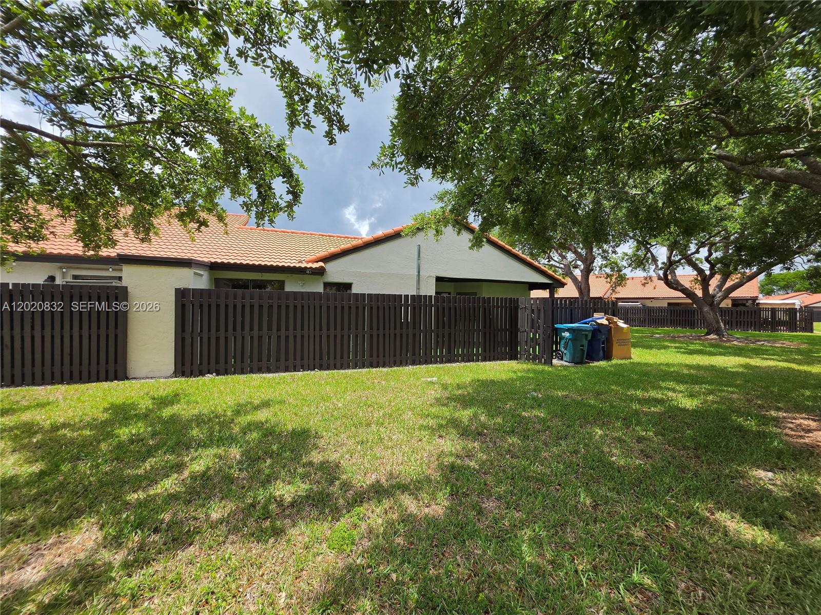 LAKES MEADOW VILG HOMES C - Residential
