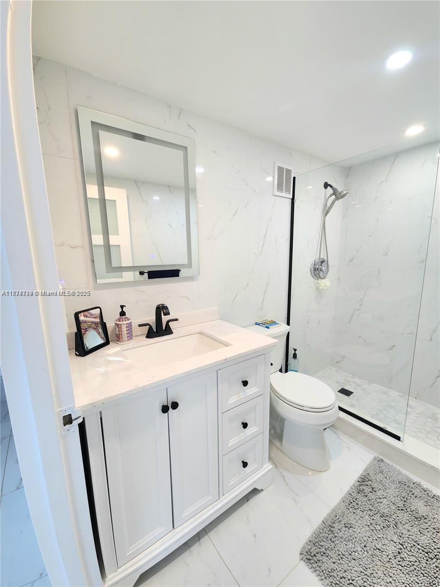 SEA AIR TOWERS CONDO - Residential Lease