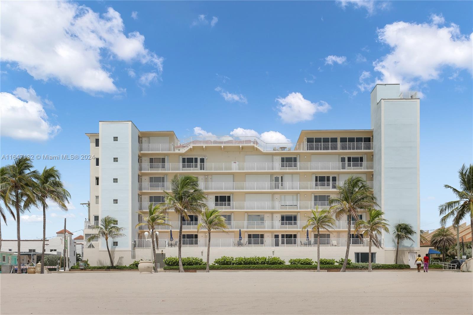 Rental Property at 300 Oregon St 407, Hollywood, Broward County, Florida - Bedrooms: 1 
Bathrooms: 1  - $3,400 MO.