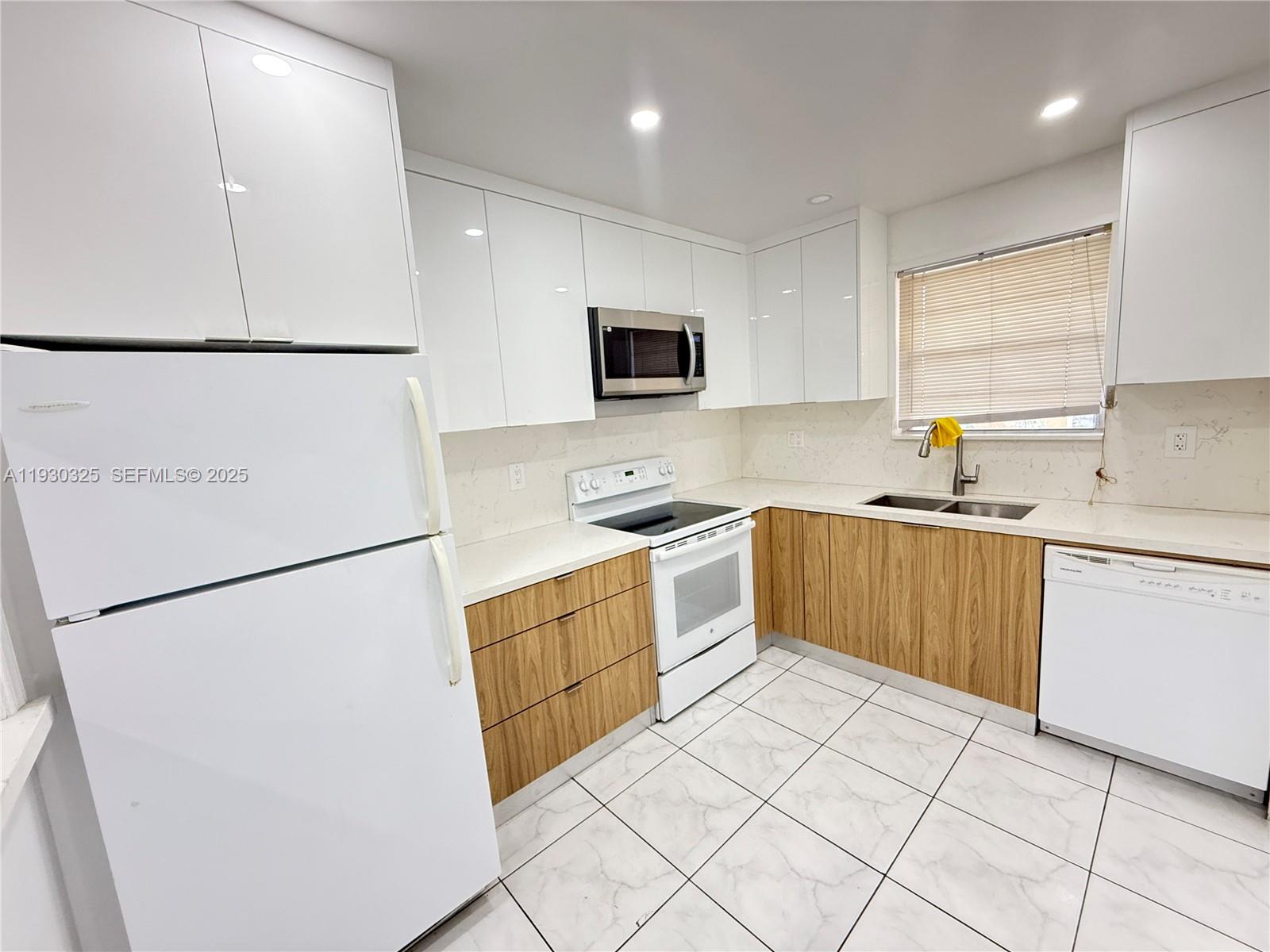 OAK HILLS CONDO NO III - Residential Lease