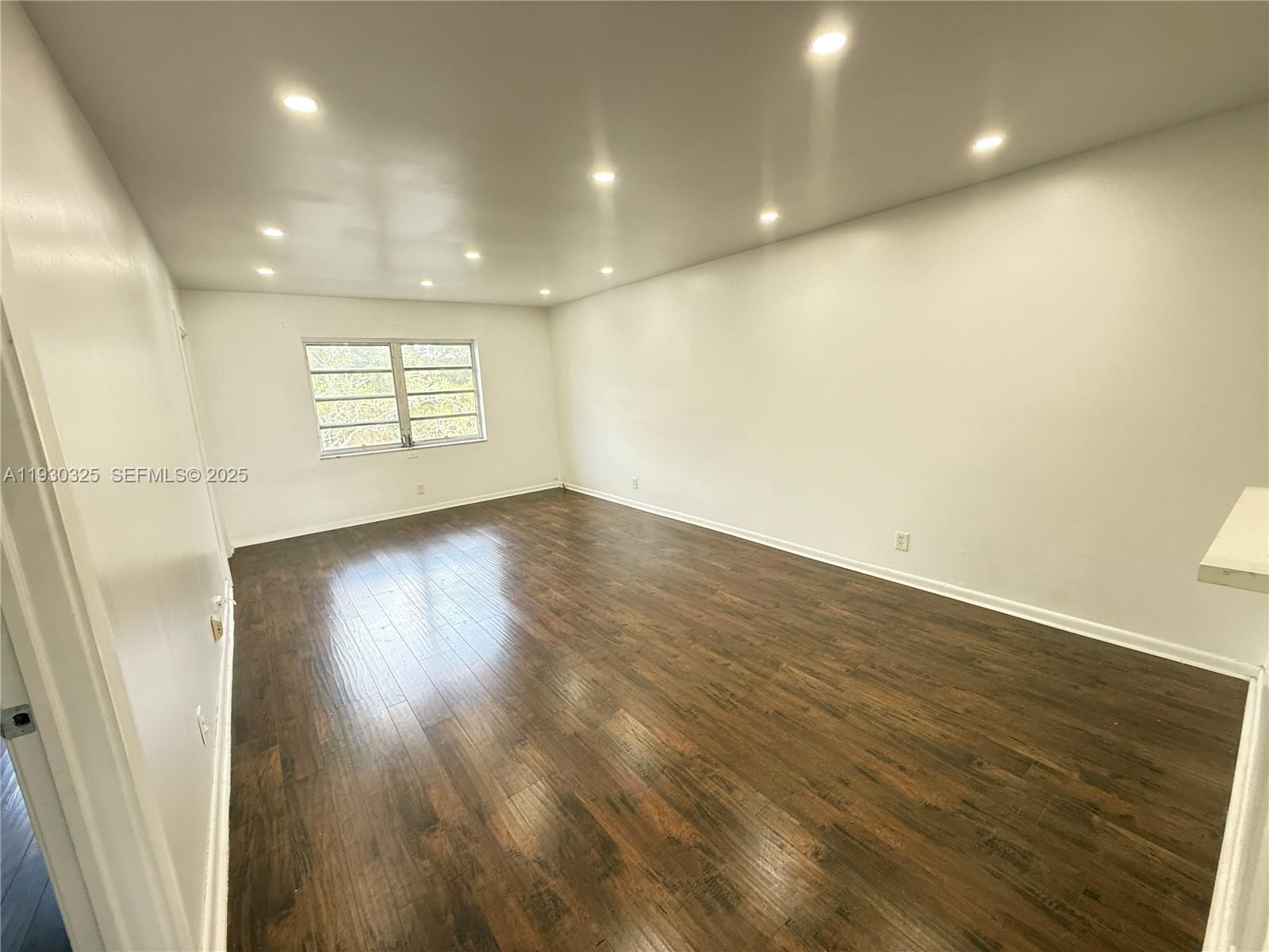 OAK HILLS CONDO NO III - Residential Lease