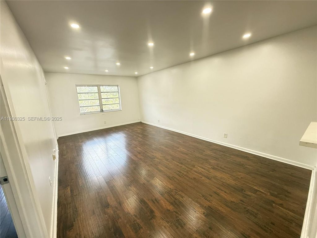 Photo of 5160 SW 40th Ave #29D, Dania Beach, FL 33314 (MLS # A11930325)