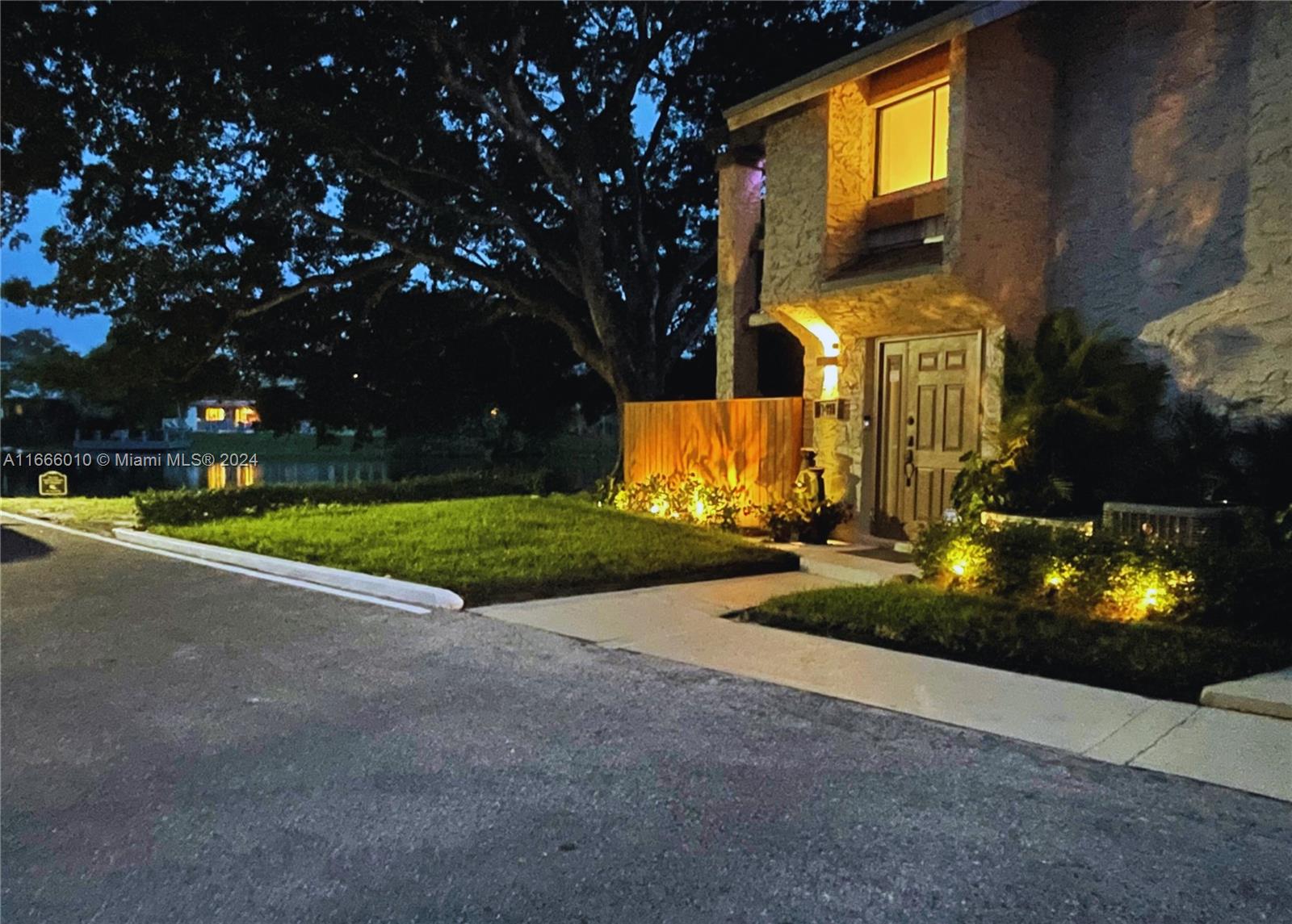 Photo 1 of 148 Wimbledon Lake Dr 148, Plantation, Florida, $434,999, Web #: 11666010