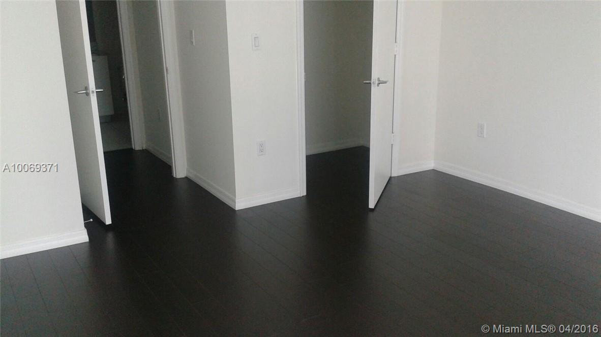 ** Just painted and brand new wood floors installed ** Located in the heart of Finantial District, right on Brickell Av. Premium Italian cabinetry, quartz conter tops, stainless steal appliances, 42nd floor rooftop pool deck offering incredible Bay and downtown vies. Water, basic cable and internet included. Fantastic amenities; fully equipped gym, pool, sauna, theater room, business center, party room, pool table, lounge, and more. Walk to the hottest restaurants in Brickell.