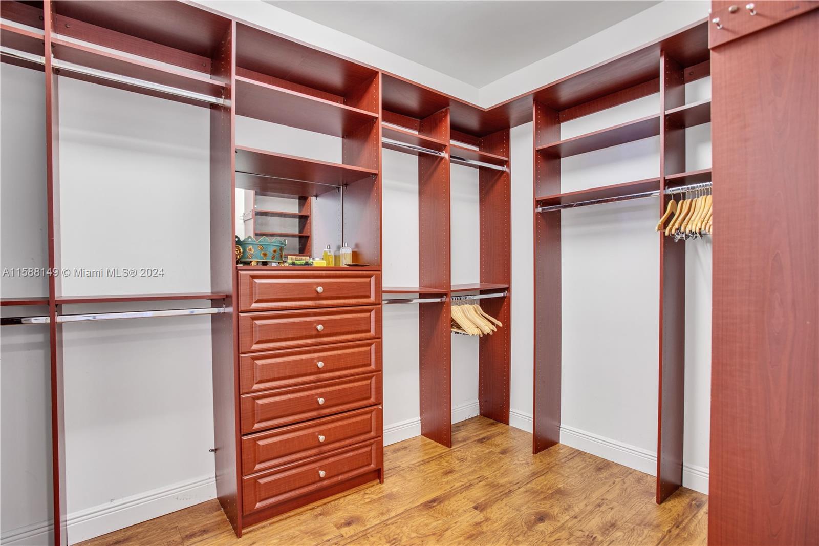 BELLAMARE @ WILLIAMS ISLA - Residential