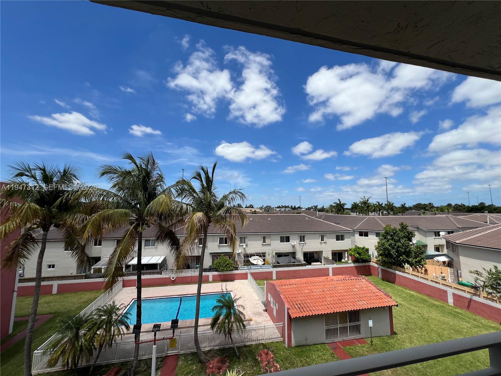 VISIONS AT FOUNTAINBLEAU - Residential