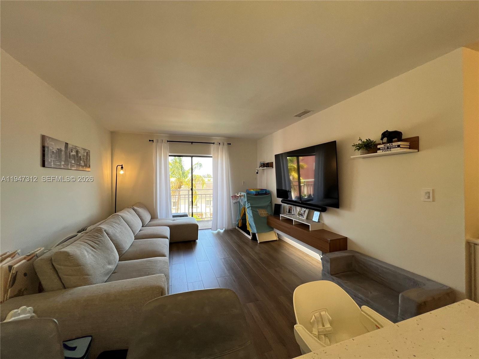 VISIONS AT FOUNTAINBLEAU - Residential