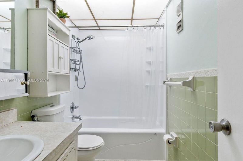 CORAL GATE EAST CONDO - Residential Lease