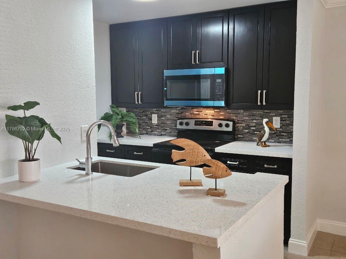 605 Meadows Cir 605