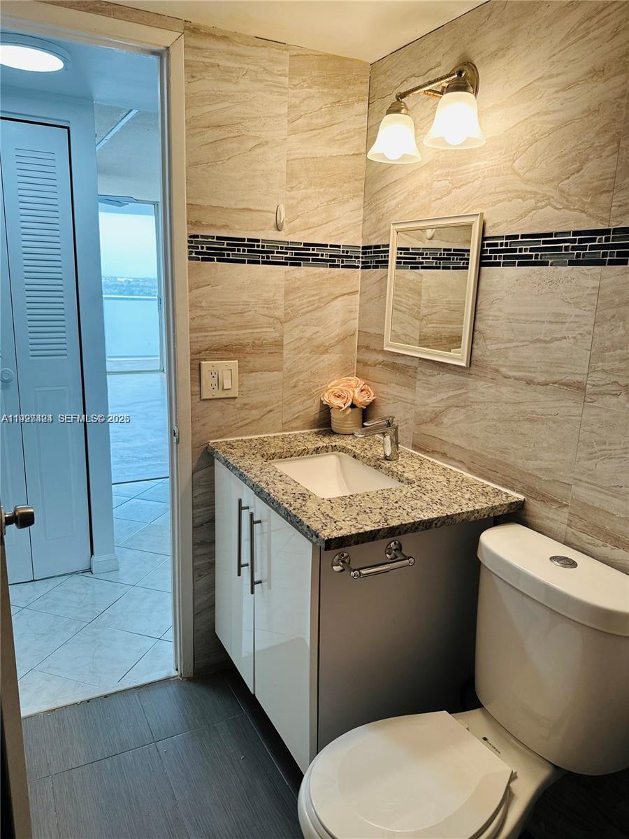 BUCKLEY TOWERS CONDO - EA - Residential Lease