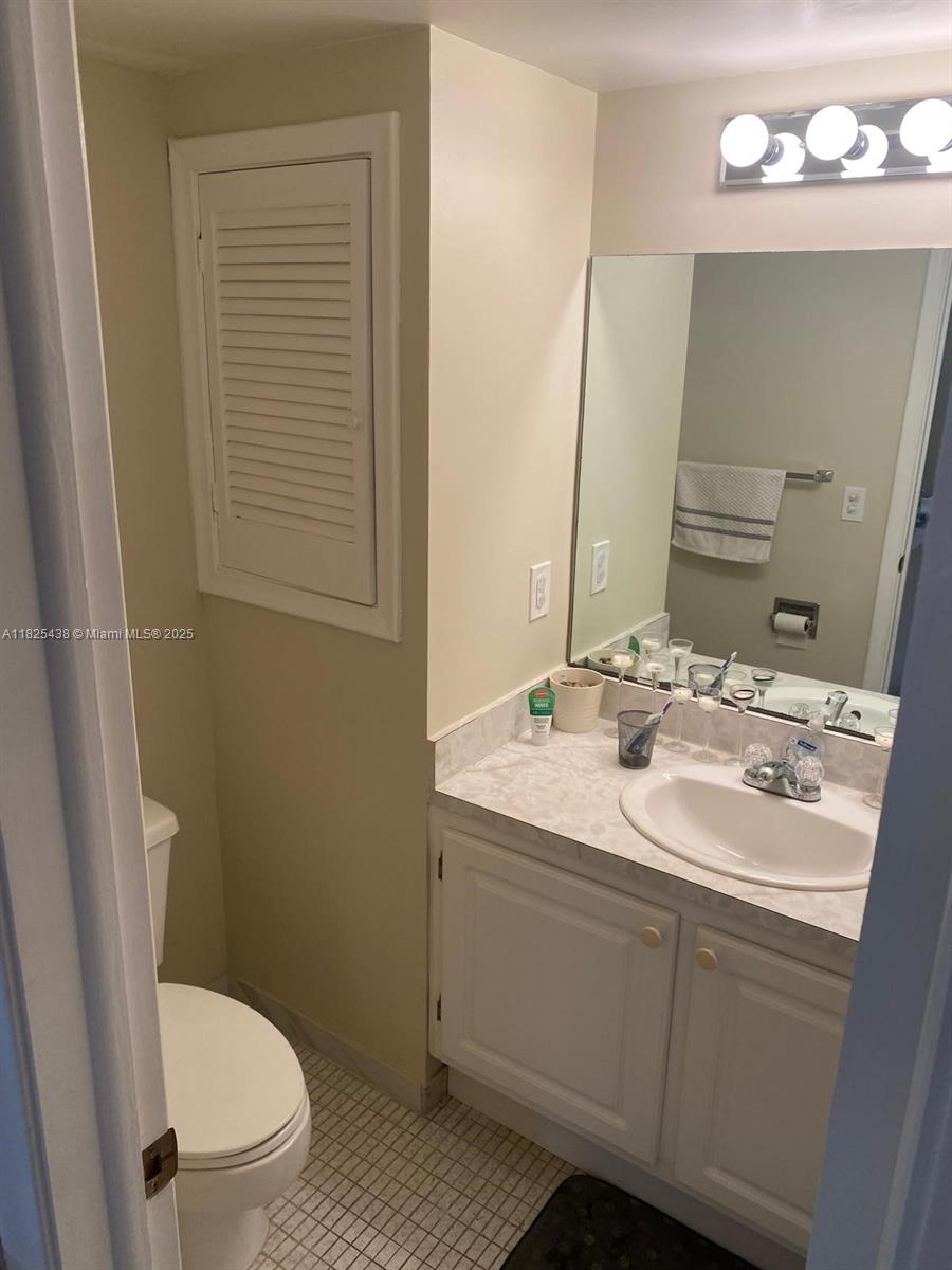 361 S Hollybrook Dr 206