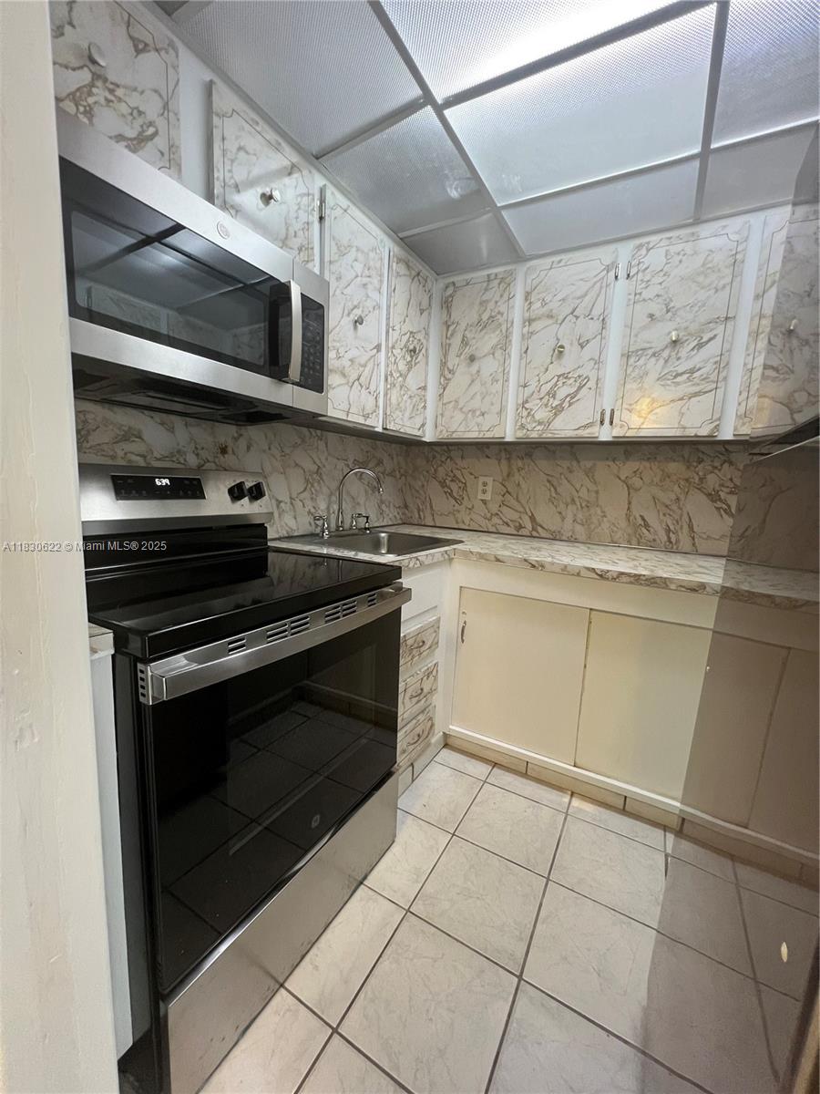 5050 CONDO - Residential