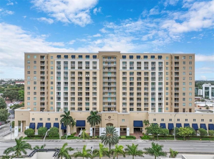 CORNER UNIT Amazing 2 Bedrooms, 2 Bathrooms. S/S appliances, huge terrace, near to everything (Airport, downtown Coral Gables and Brickell).